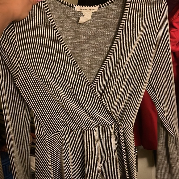 Cute black and white to wear out with the girls! - Picture 3 of 6